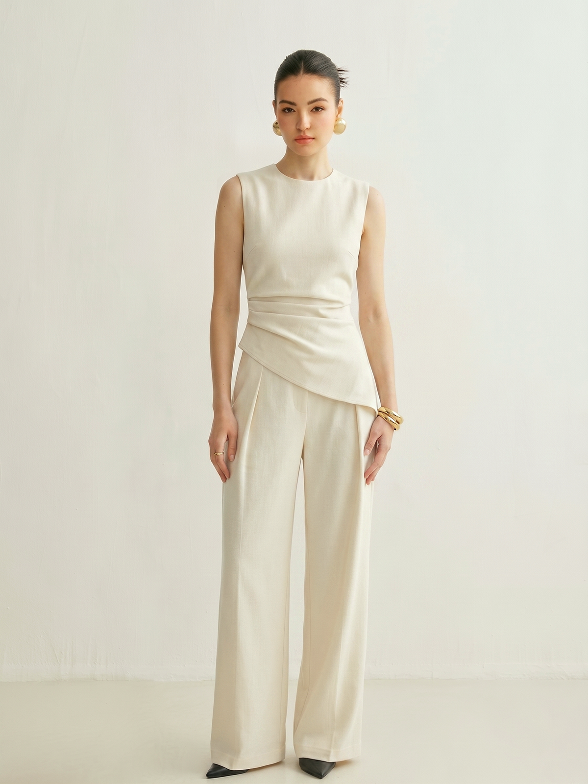 Ensemble Top Asymétrique Sans Manches & Pantalon Plissé