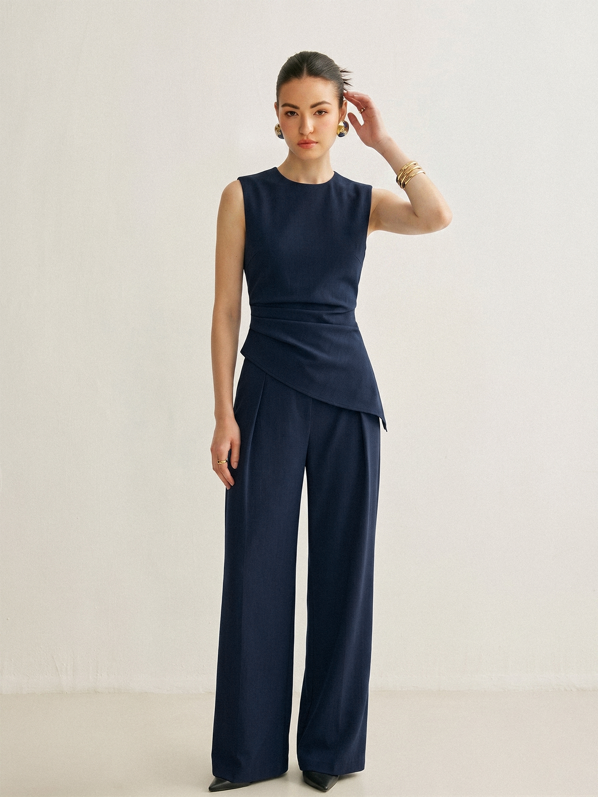 Ensemble Top Asymétrique Sans Manches & Pantalon Plissé