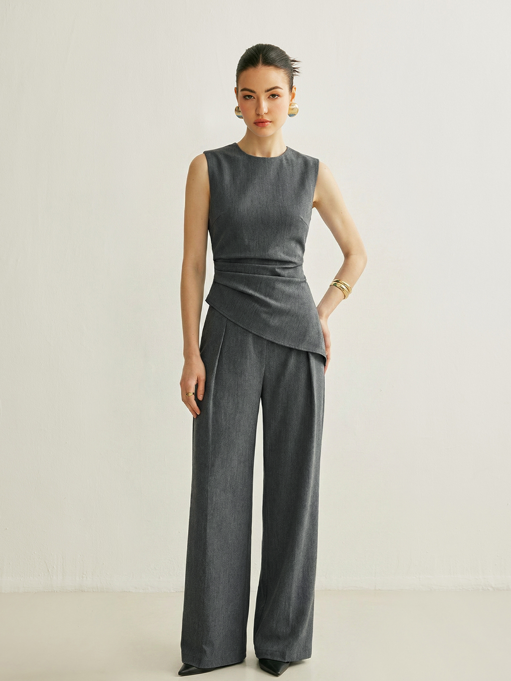 Ensemble Top Asymétrique Sans Manches & Pantalon Plissé