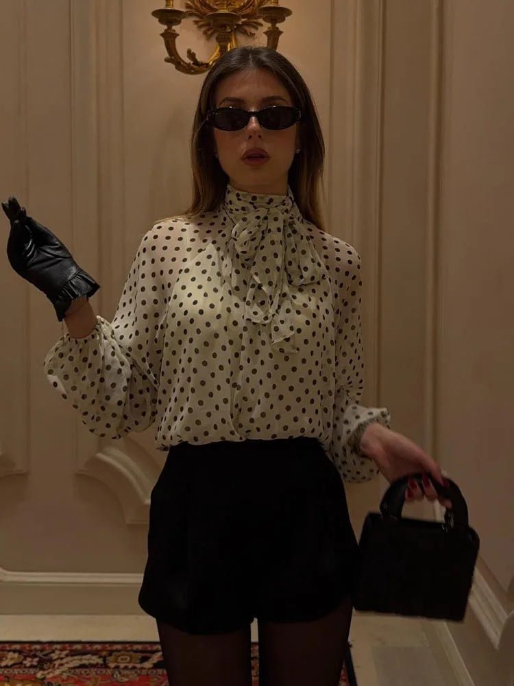 Blouse à pois à col montant