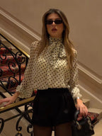Blouse à pois à col montant