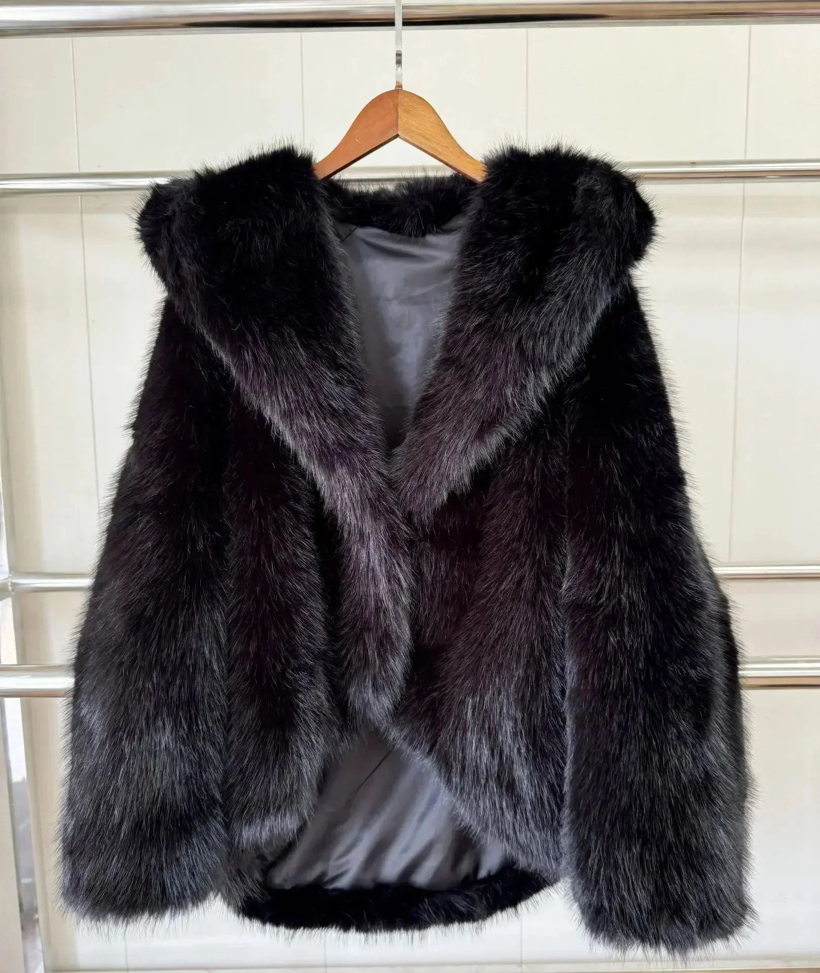 Veste en fausse fourrure à capuche